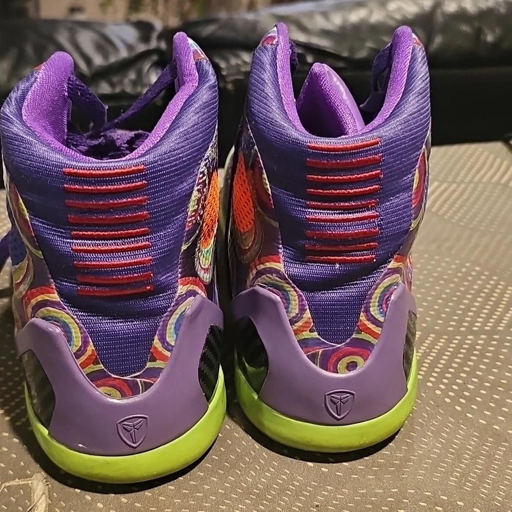 Nike KOBE 9 elite Purple Venom..size 5y...free Shpg